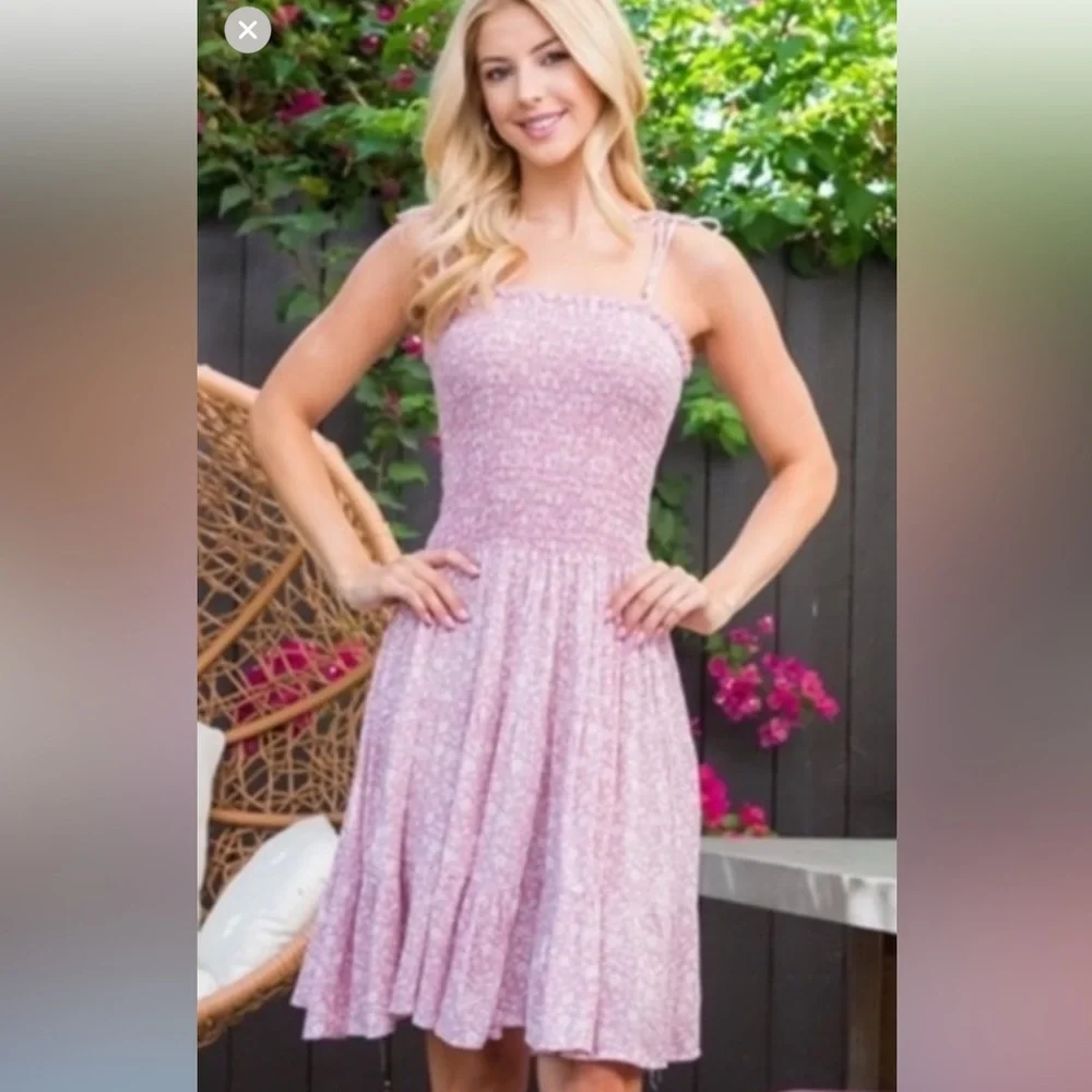 - 👗👗Pink floral smocked dress 👗👗 - Picture 4 of 14
